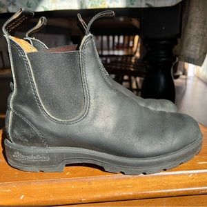 Blundstone’s! Size 5, for women’s size 7. In great condition!!